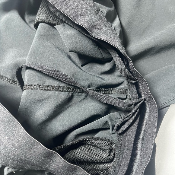 Nike Dri-Fit Women’s Capri Black Size Medium Drawstring Zip Pockets - Picture 9 of 16